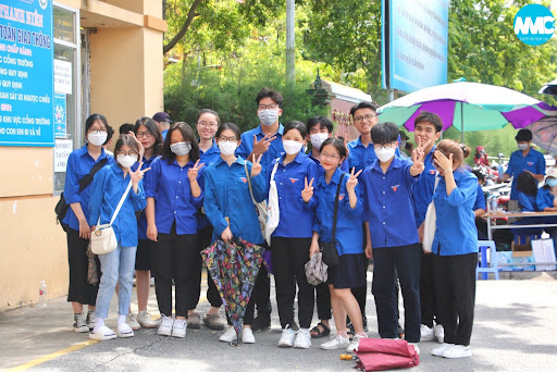 Đội tình nguyện viên Tiếp sức mùa thi 2022: Màu áo xanh lan tỏa sức trẻ CNT